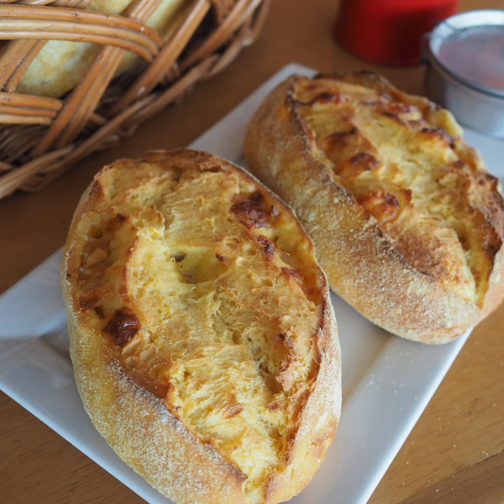 Pão de Milho com Queijo Provolone