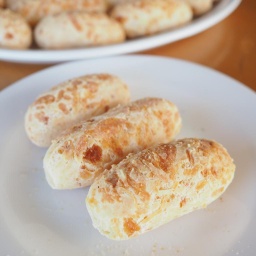 [43] Biscoito Dois Queijos 