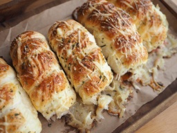 [0990] Enrolado de Presunto e Mussarela